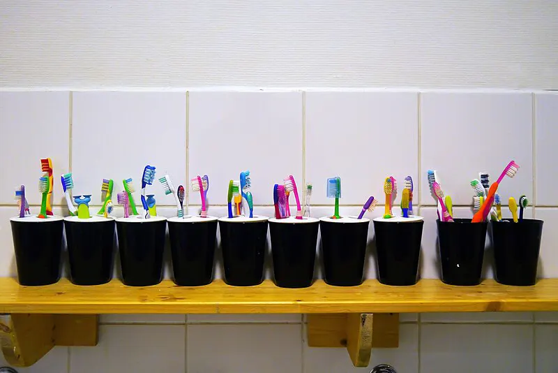 How to Clean a Toothbrush Holder